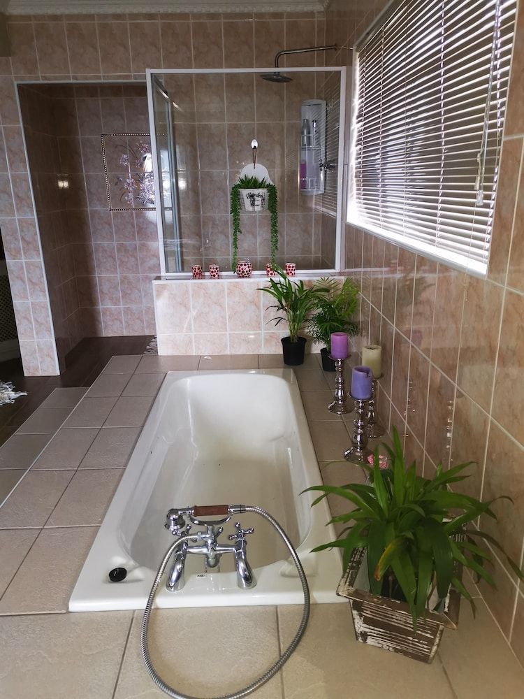 Cove View Bed & Breakfast Deluxe Room 9