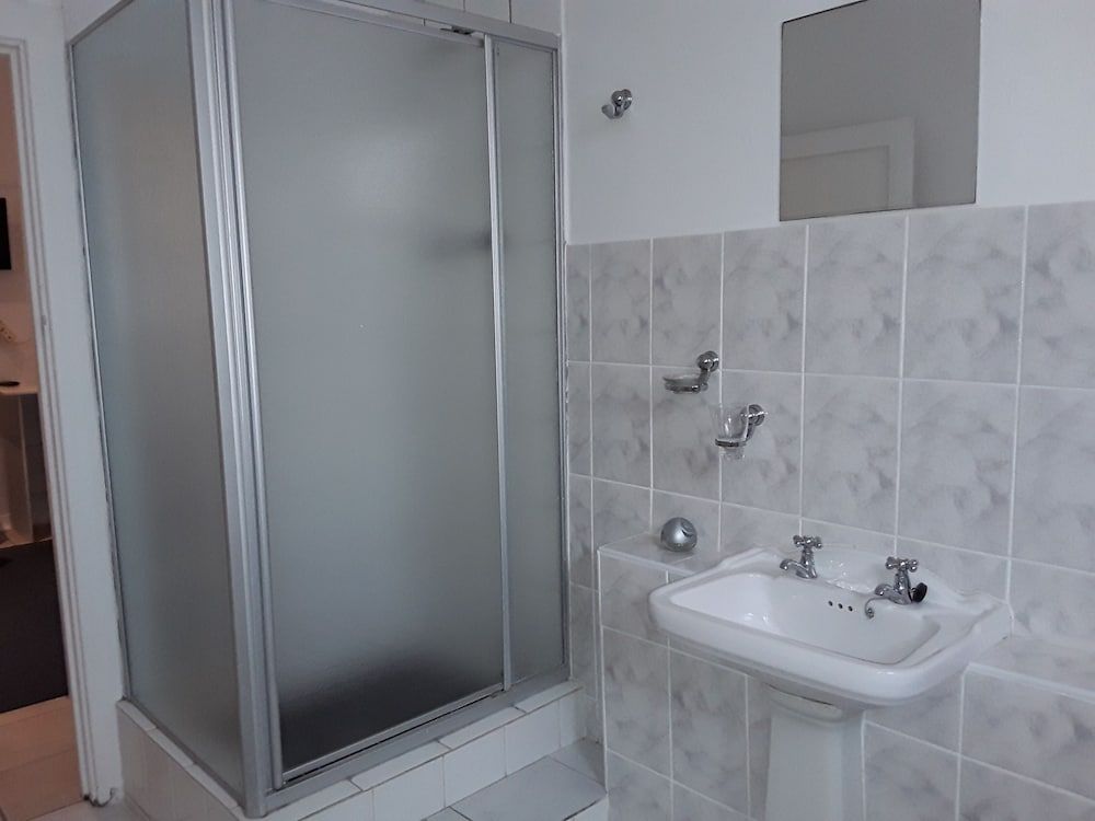 Kwazi Guest House Family Room, Multiple Beds 4