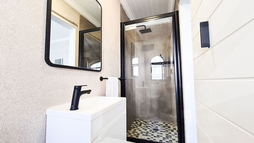 Vincent Valley Lodge Family Room 6