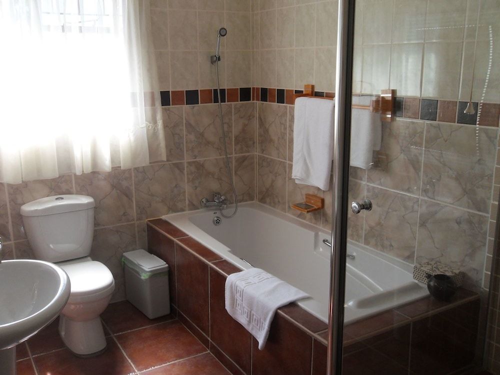 The Orchards Executive Accomodation Luxury Chalet, Garden View 17