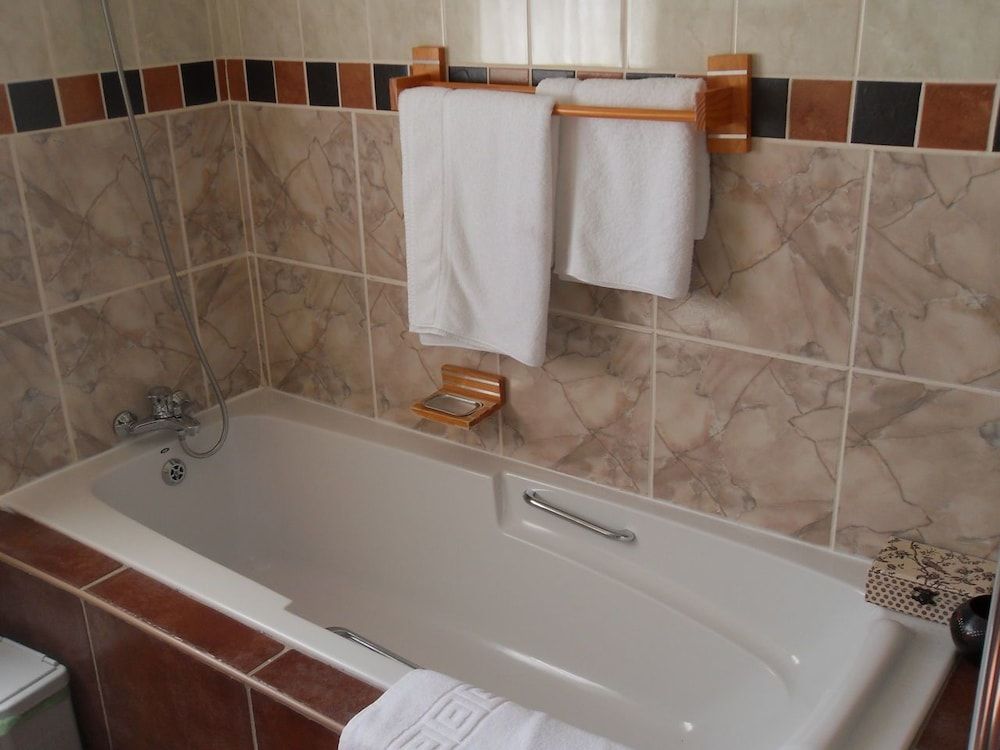 The Orchards Executive Accomodation Luxury Chalet, Garden View 21