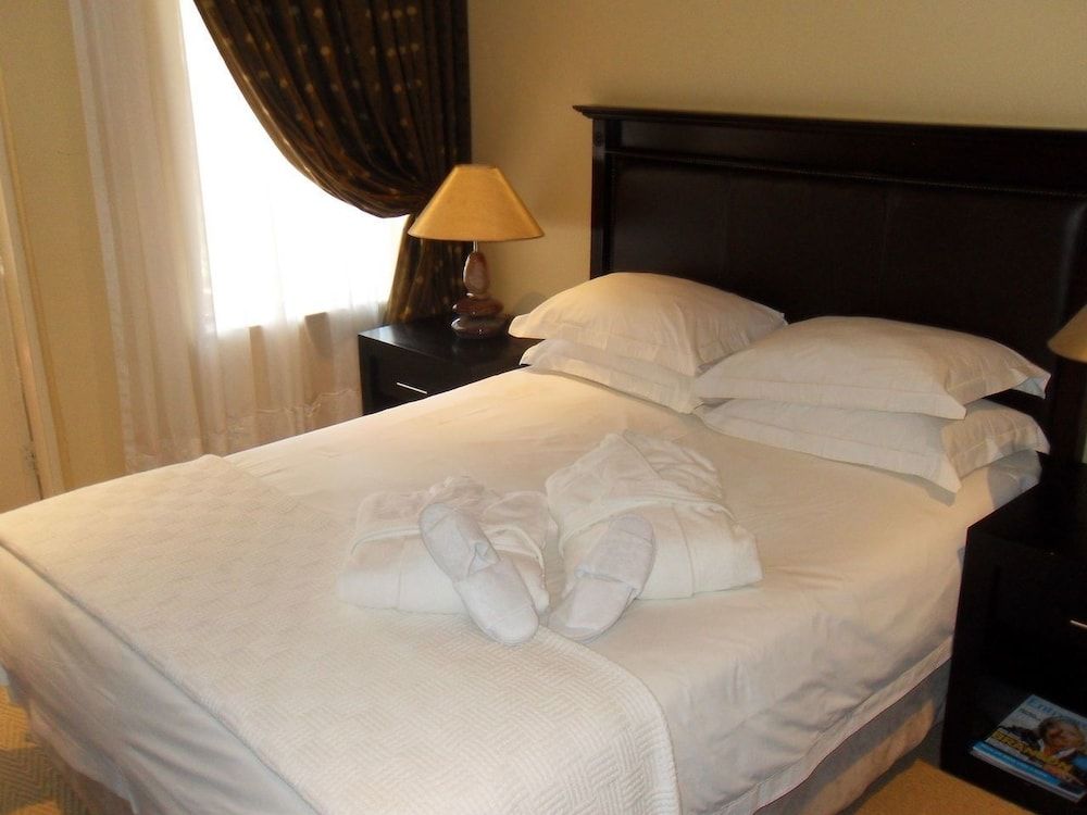 The Orchards Executive Accomodation Luxury Chalet, Garden View 11