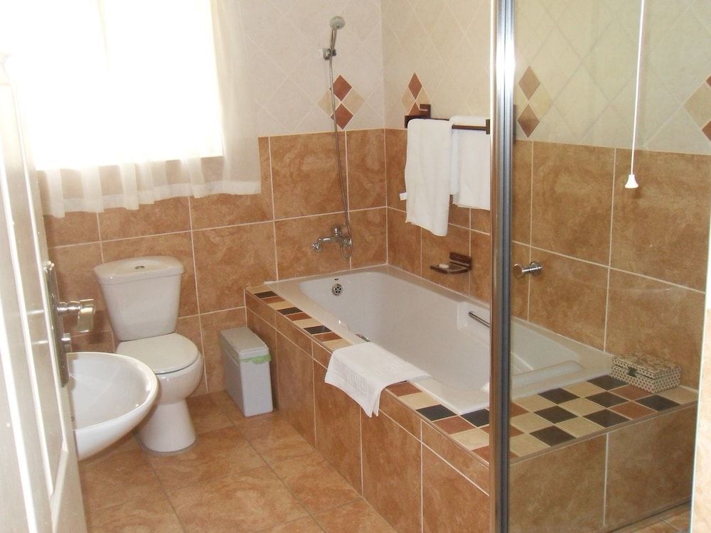 The Orchards Executive Accomodation Luxury Chalet, Garden View 18