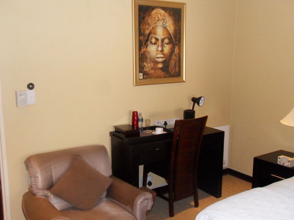 The Orchards Executive Accomodation Luxury Chalet, Garden View 23