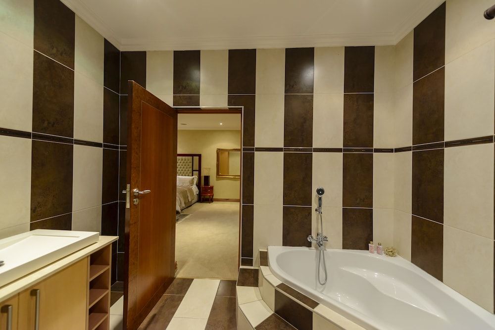 Suite (Bahamas)