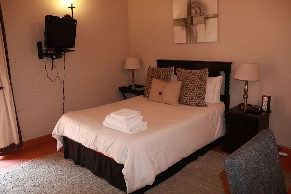 Khaya Africa Guesthouse and Spa Comfort Double Room 2