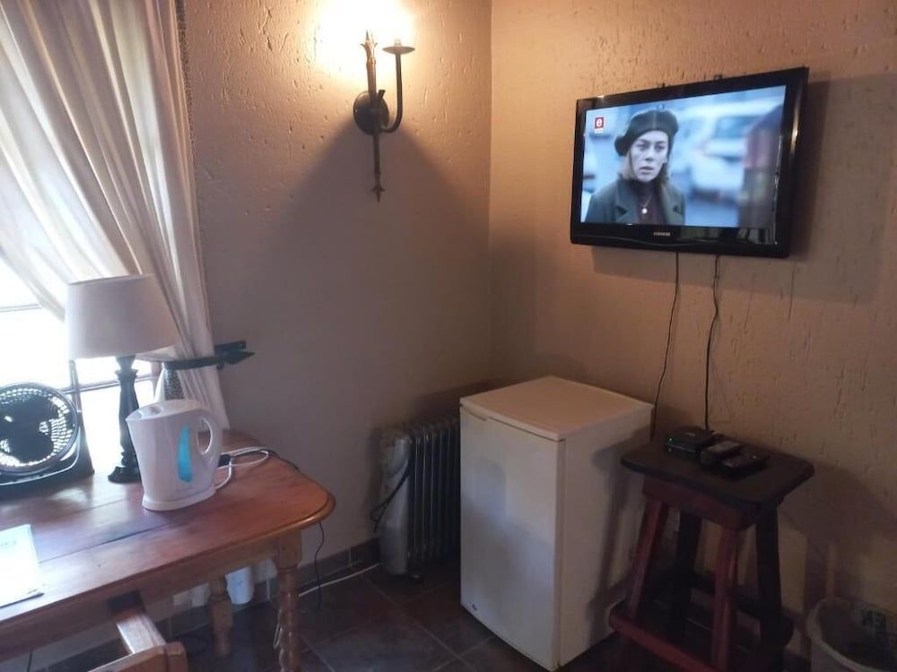 Khaya Africa Guesthouse and Spa Comfort Triple Room 5