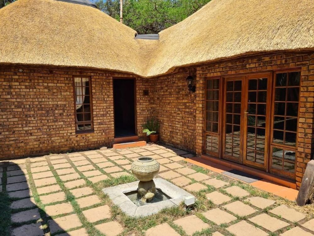 Khaya Africa Guesthouse and Spa Comfort Triple Room 4