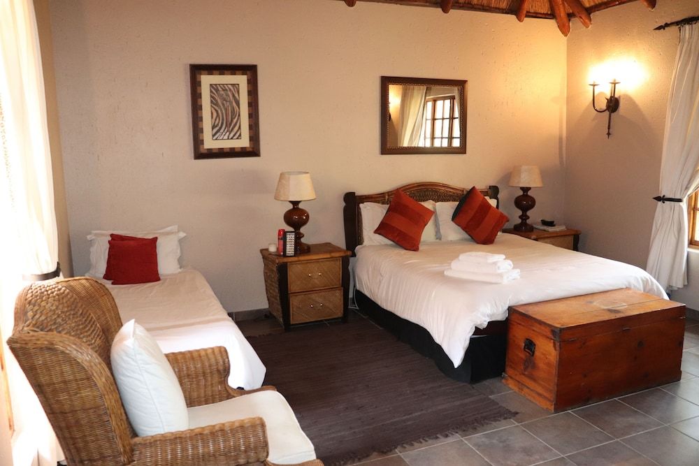 Khaya Africa Guesthouse and Spa Comfort Triple Room 2