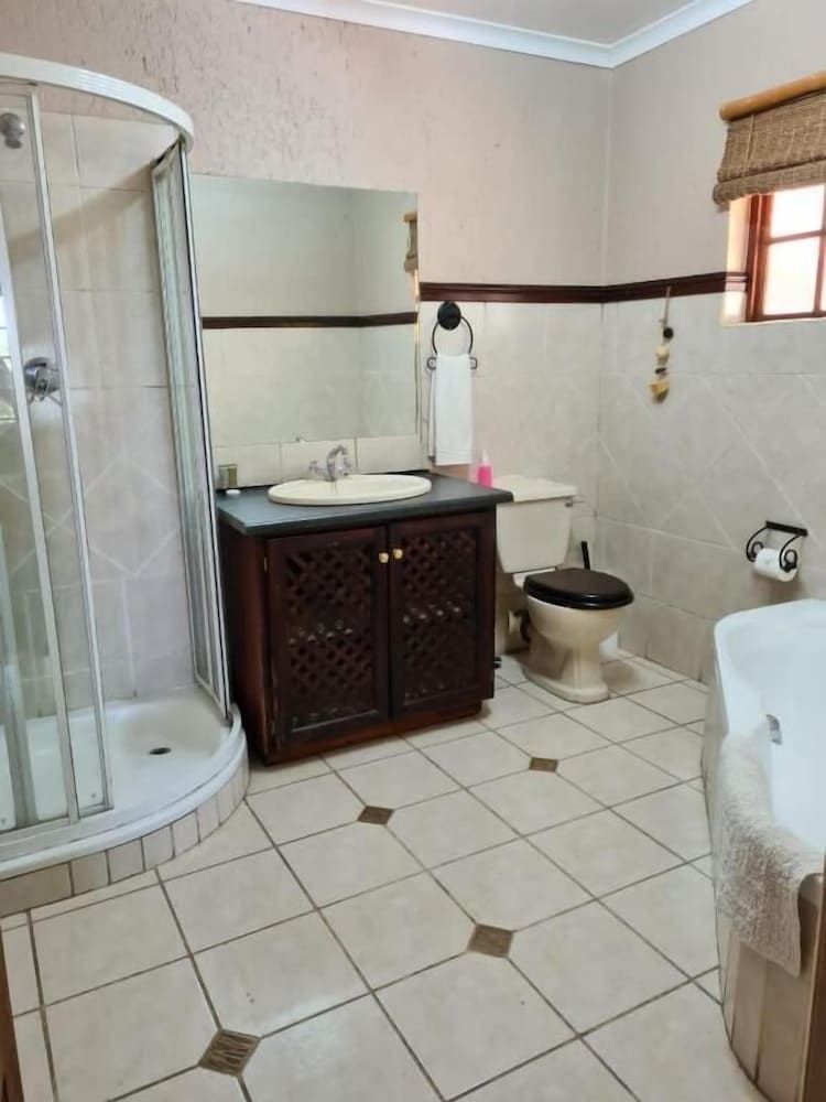 Khaya Africa Guesthouse and Spa Comfort Triple Room 12