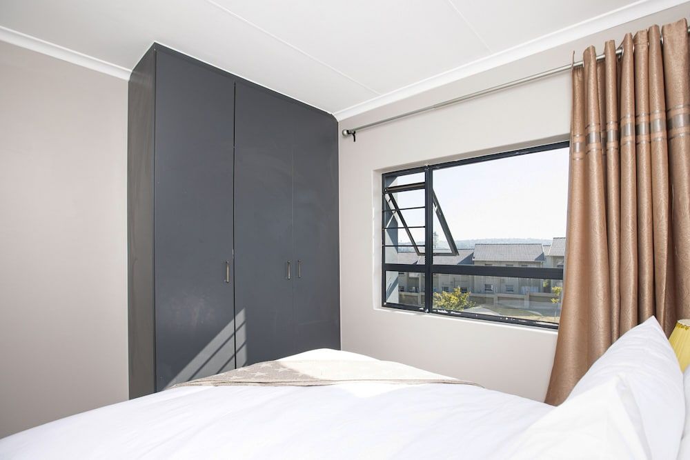 WATERFALL RIDGE Executive Apartment 3