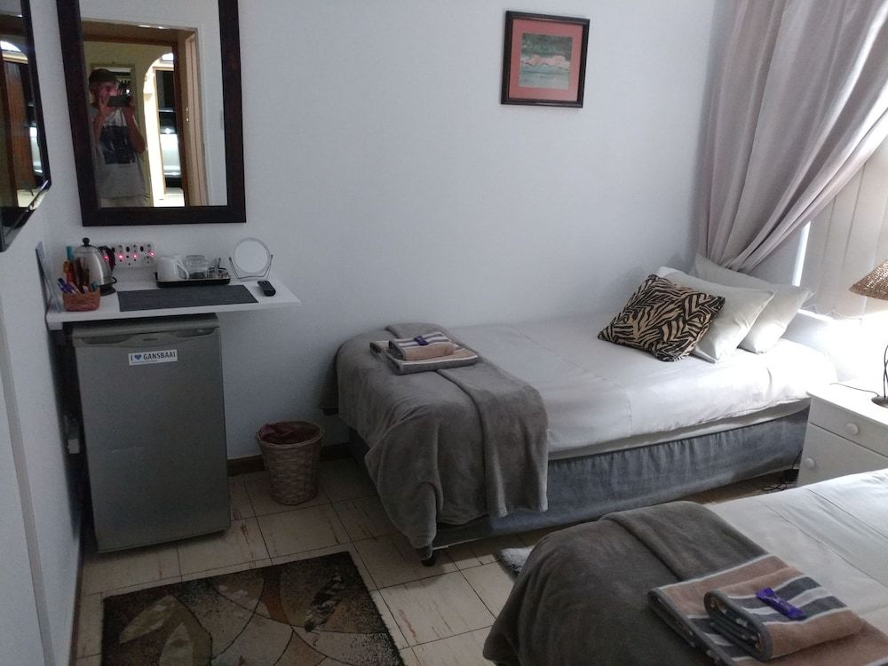 After8 B&B Economy Double Room (Hammerhead) 2