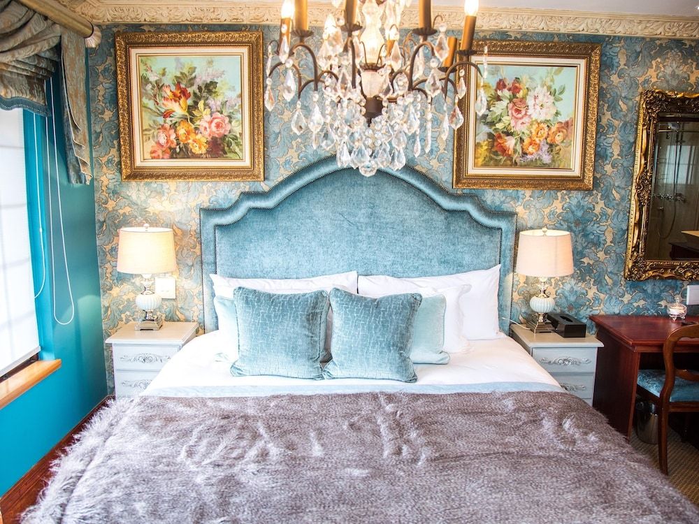Suite 3 Opal