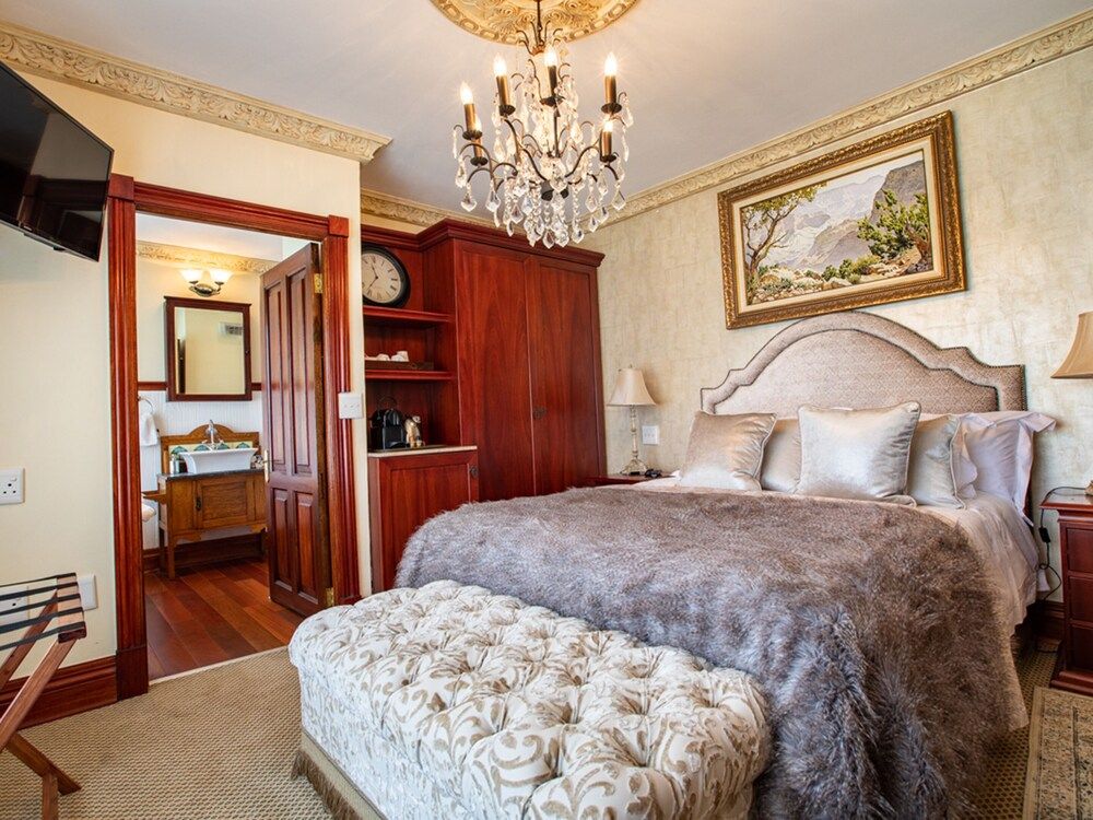Suite 6 Bronze