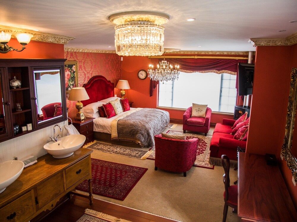 Suite 7 Ruby Grande