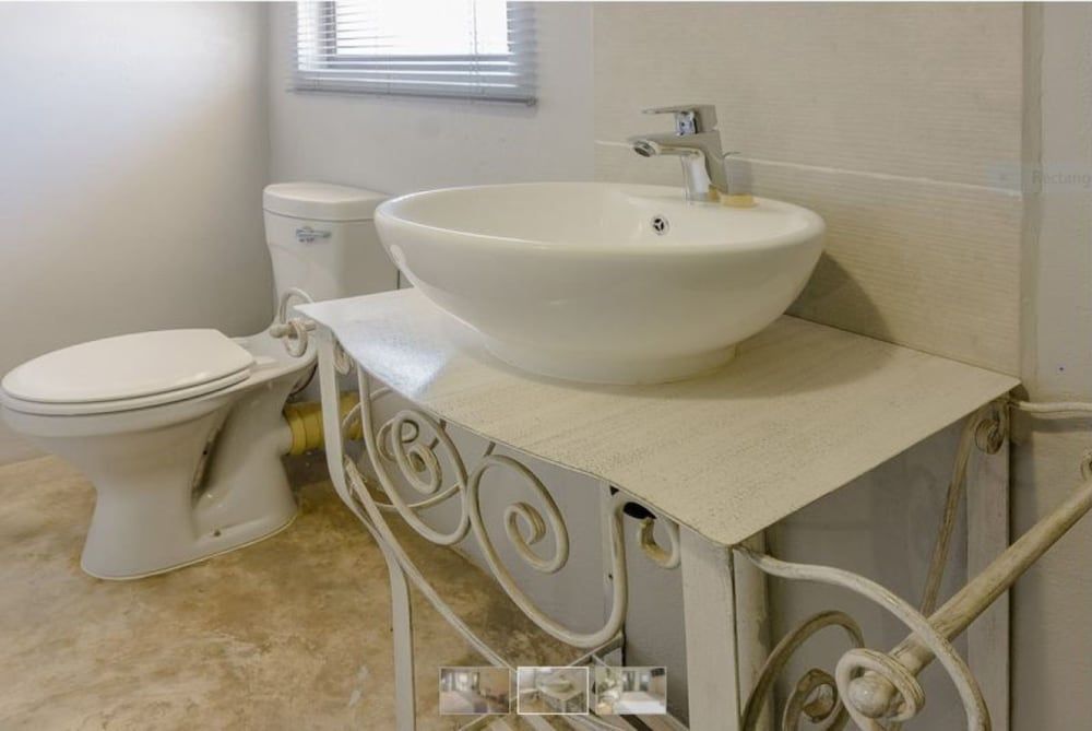 Lalapanzi Hotel and Conference Centre Family Room 6