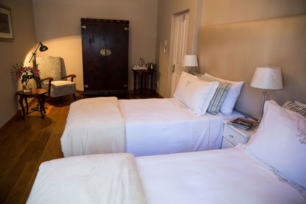 Twin Room 02