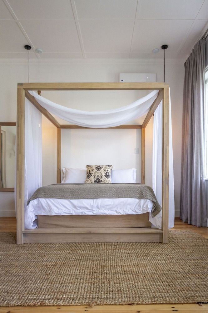 Honeymoon Suite