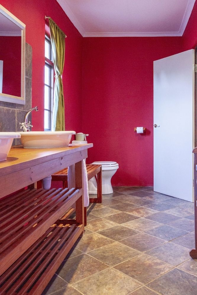 Airlies Guest House Family Room, Garden View 11