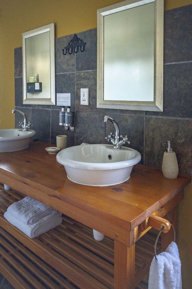 Airlies Guest House Family Room, Garden View 8