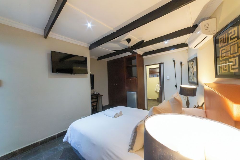 Khayamanzi Guesthouse Standard Double Room, 1 Queen Bed, Private Bathroom 3