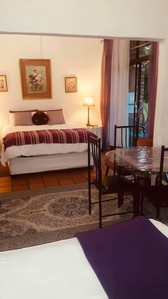 Room (3)