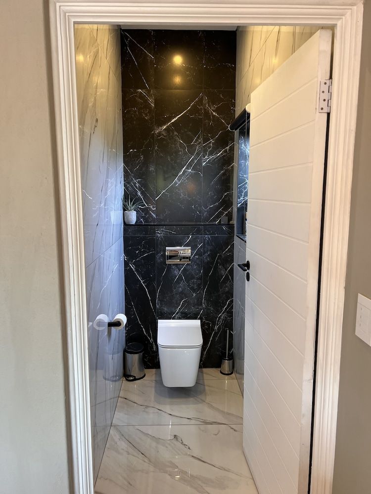 Swan Lake Suites Honeymoon Suite 12