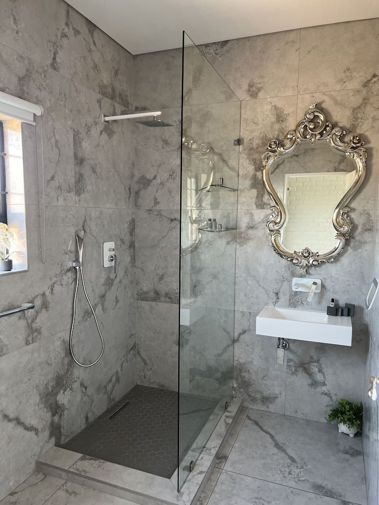 Swan Lake Suites Superior Suite 9