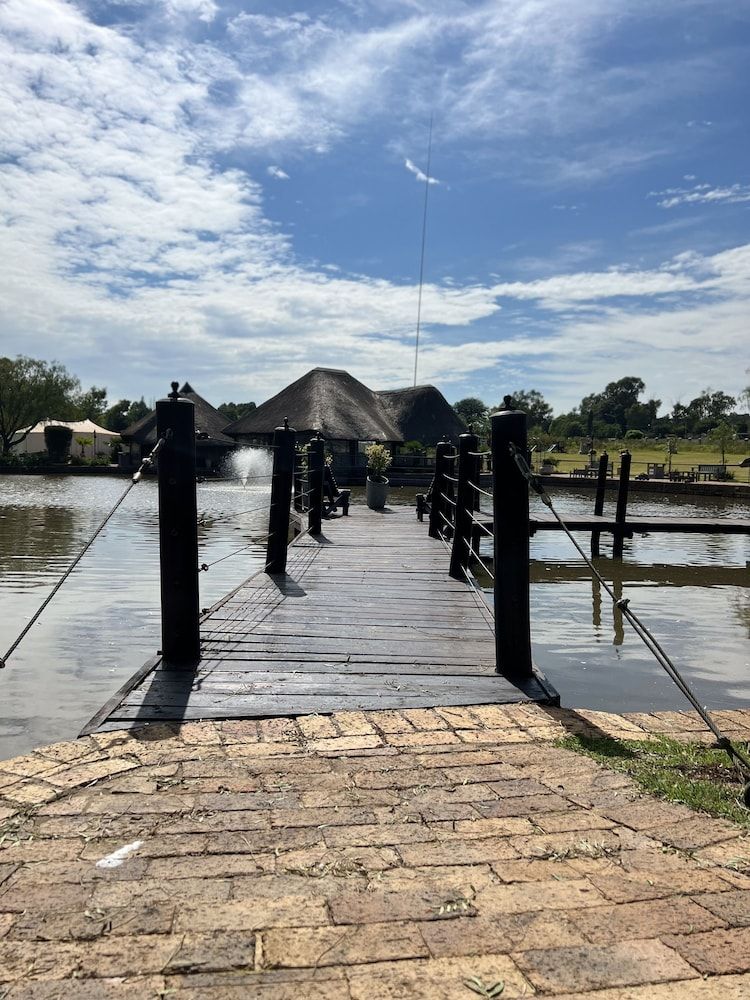 Swan Lake Suites Superior Suite 6