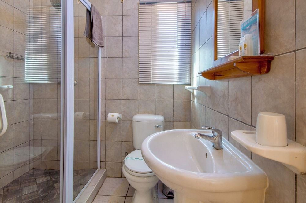 Marle' Lodge Bed & Breakfast Family Room, Multiple Beds 4