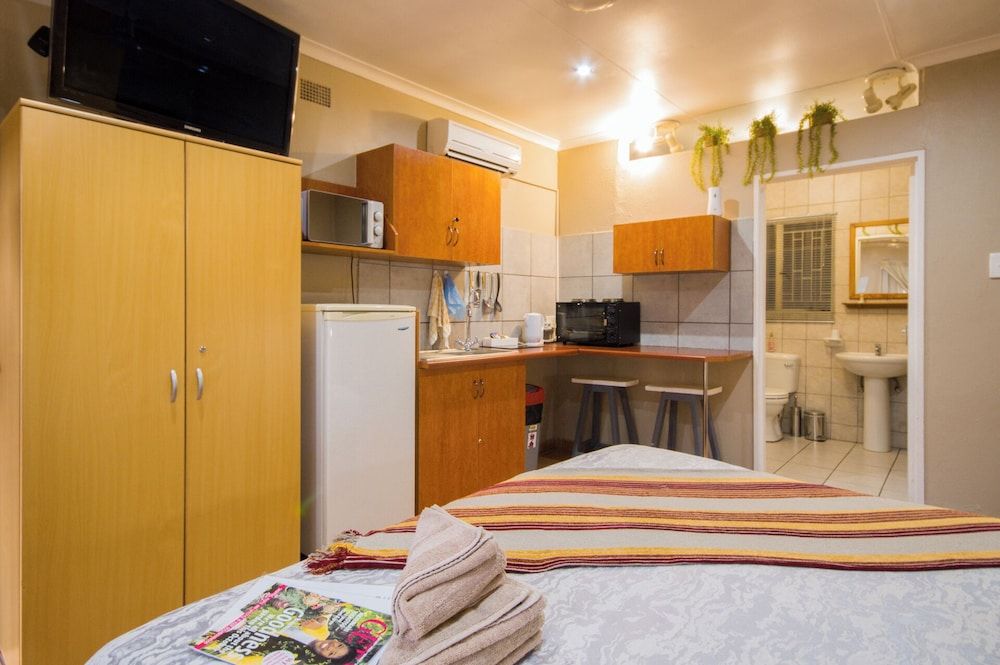 Marle' Lodge Bed & Breakfast Comfort Double or Twin Room, Kitchenette 2