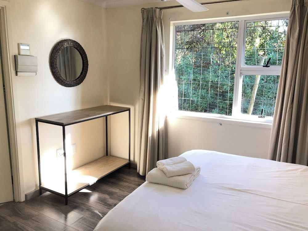 Hills and Dales Accommodation Romantic Cottage, 2 Bedrooms (Fish Eagle) 3