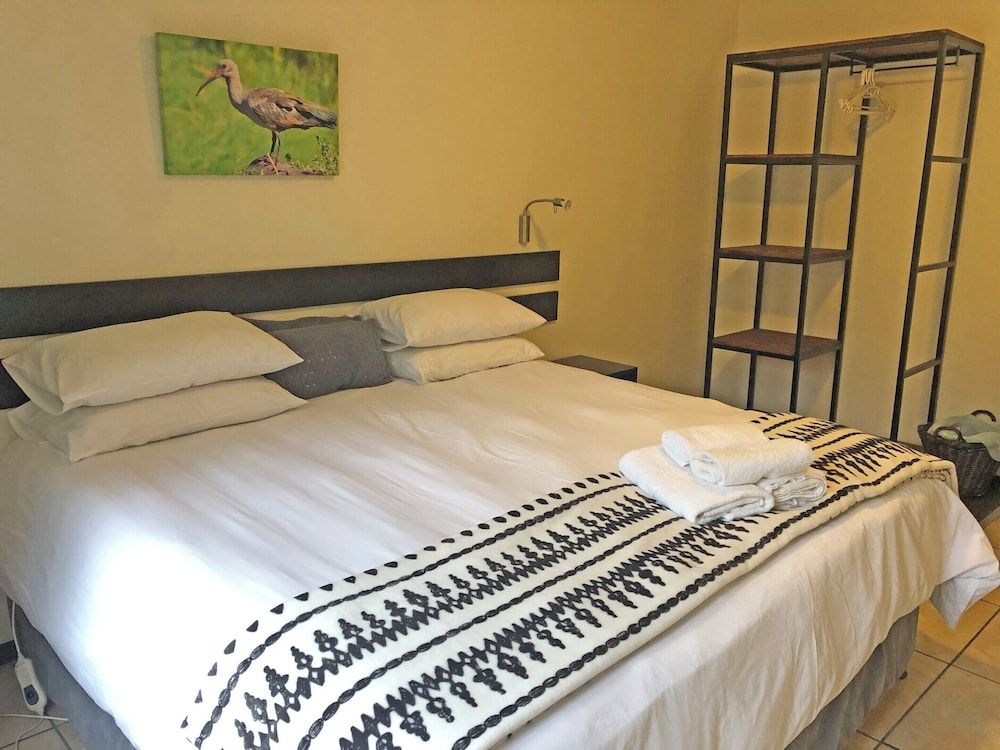 Hills and Dales Accommodation Apartment, 2 Bedrooms (Hadeda) 5