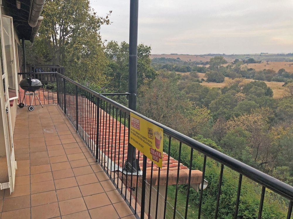 Hills and Dales Accommodation Apartment, 2 Bedrooms (Hadeda) 13