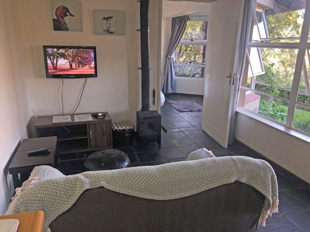 Hills and Dales Accommodation Standard Apartment, 1 Bedroom (Dabchick) 8