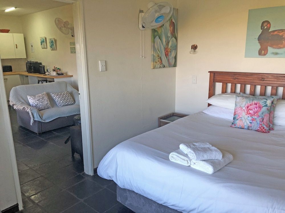 Hills and Dales Accommodation Standard Apartment, 1 Bedroom (Dabchick) 2