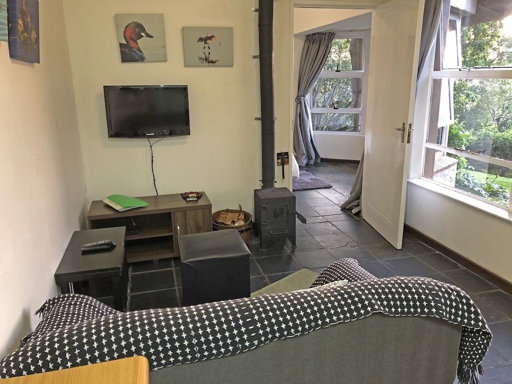 Hills and Dales Accommodation Standard Apartment, 1 Bedroom (Dabchick) 7