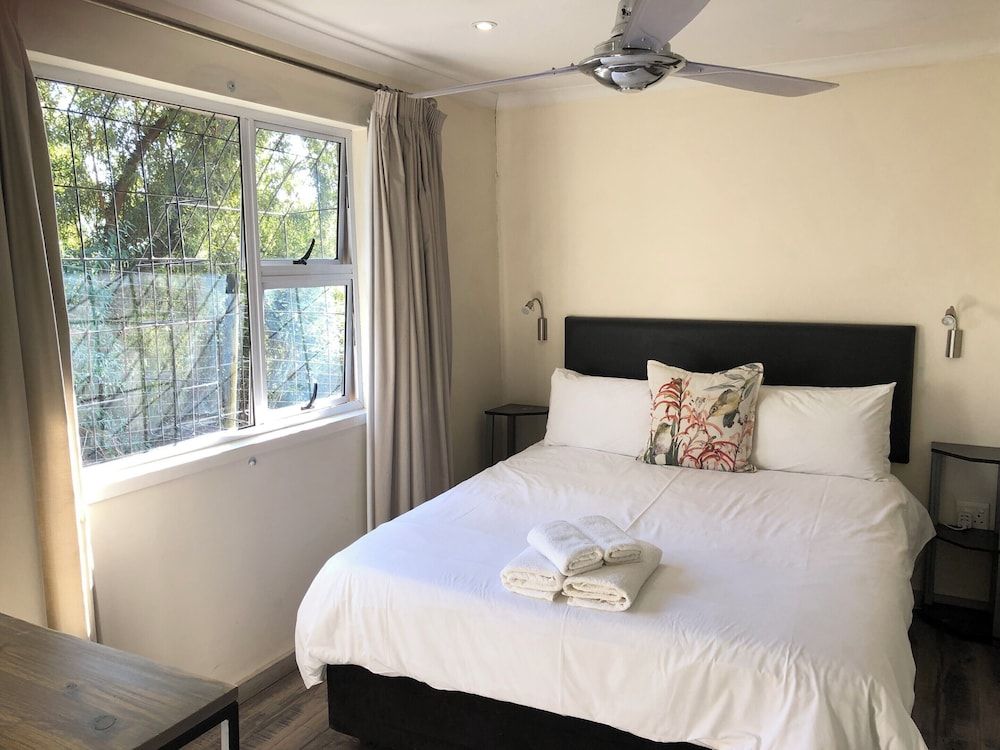 Hills and Dales Accommodation Romantic Cottage, 2 Bedrooms (Fish Eagle) 2