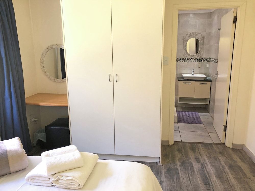 Hills and Dales Accommodation Romantic Cottage, 2 Bedrooms (Fish Eagle) 22