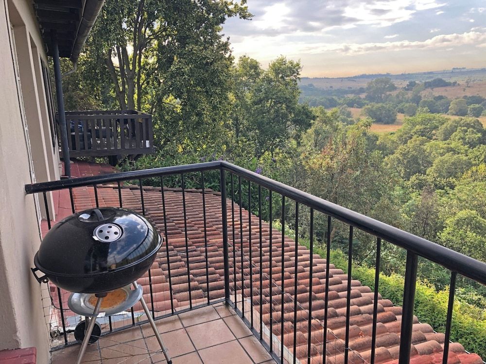 Hills and Dales Accommodation Apartment, 2 Bedrooms (Hadeda) 12