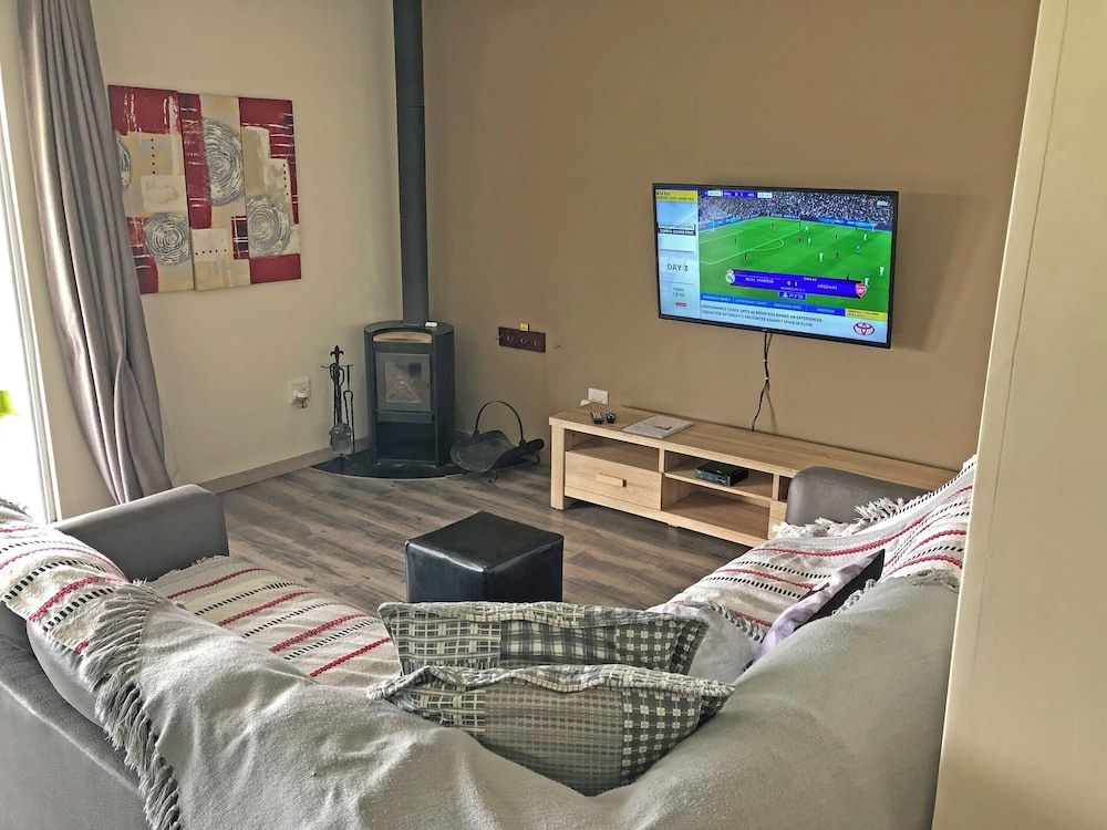 Hills and Dales Accommodation Romantic Cottage, 2 Bedrooms (Fish Eagle) 24