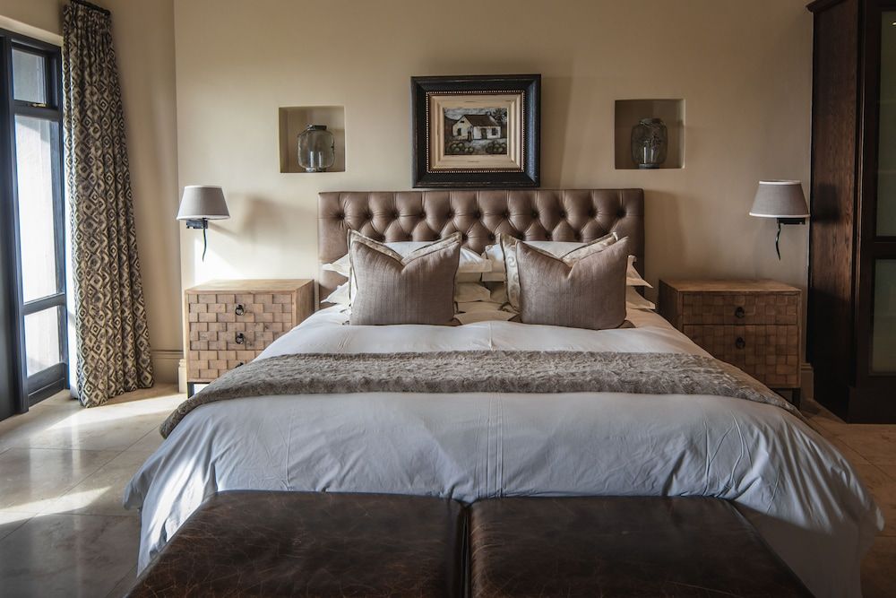Premium Studio Suite, 1 King Bed, Mountain View
