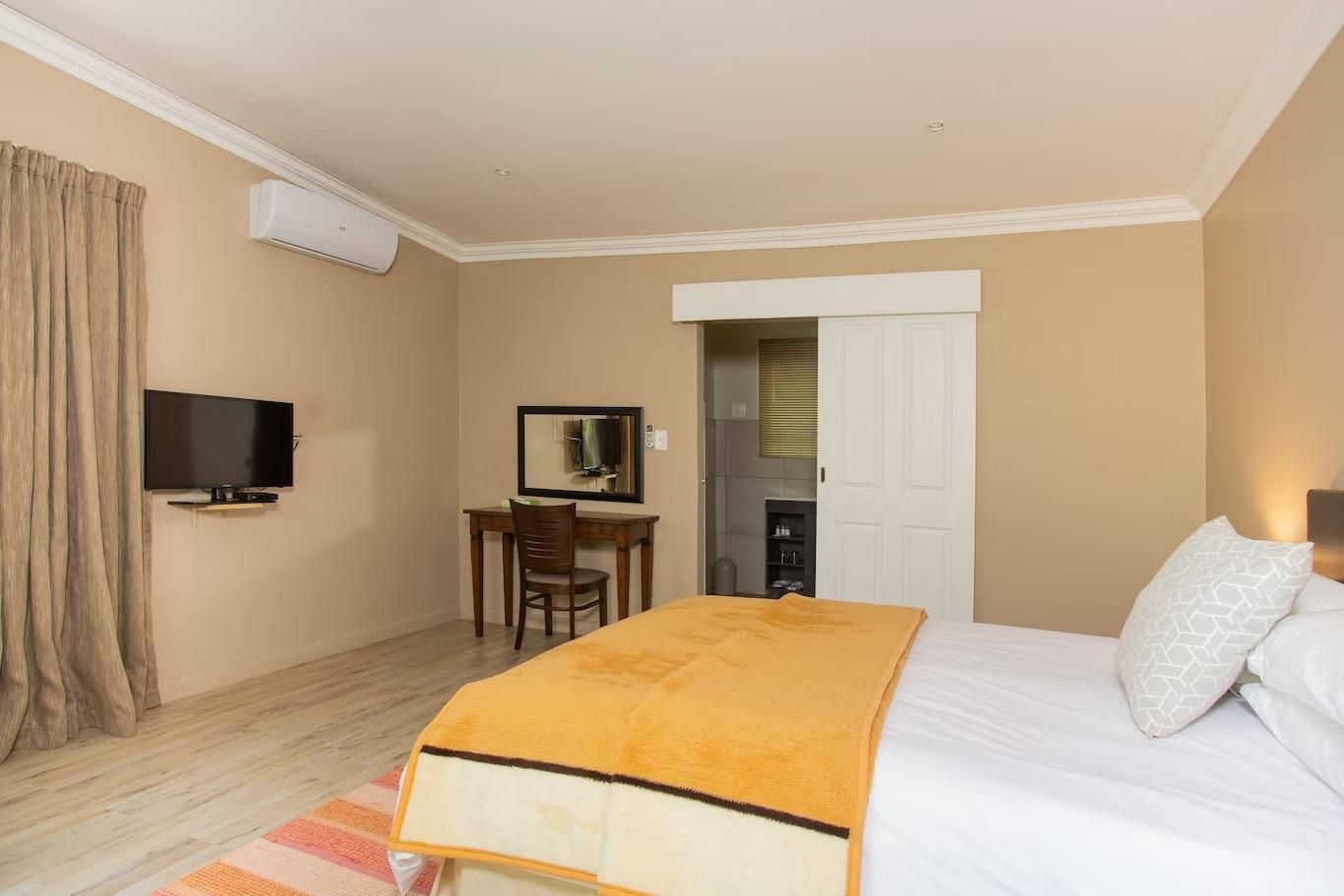 Whispering Pines Country Estate Queen Studio 2