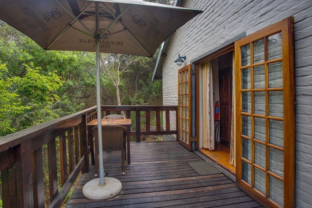 Whispering Pines Country Estate Executive Cottage 4