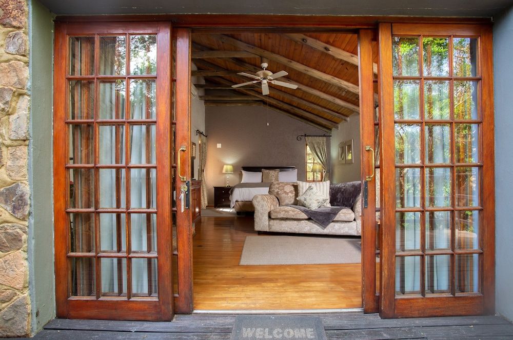 Whispering Pines Country Estate Executive Cottage 7