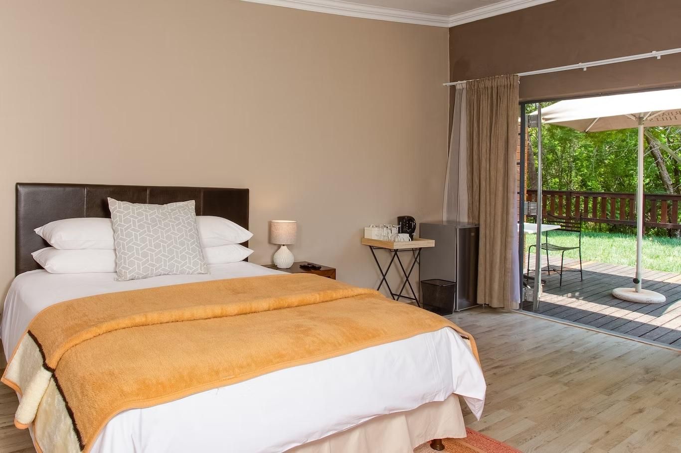 Whispering Pines Country Estate Queen Studio