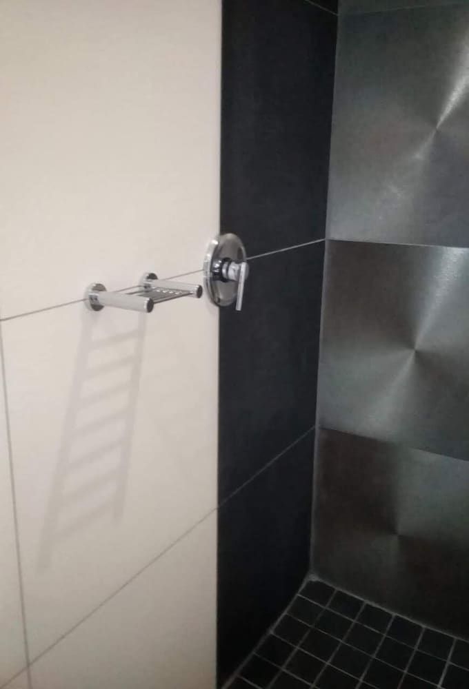 Little Eden Guest Lodge Executive Suite, 1 King Bed, Accessible, Non Smoking 4