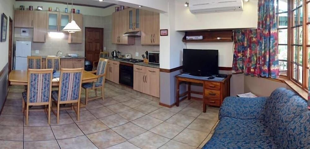 Family Room (Room 8)