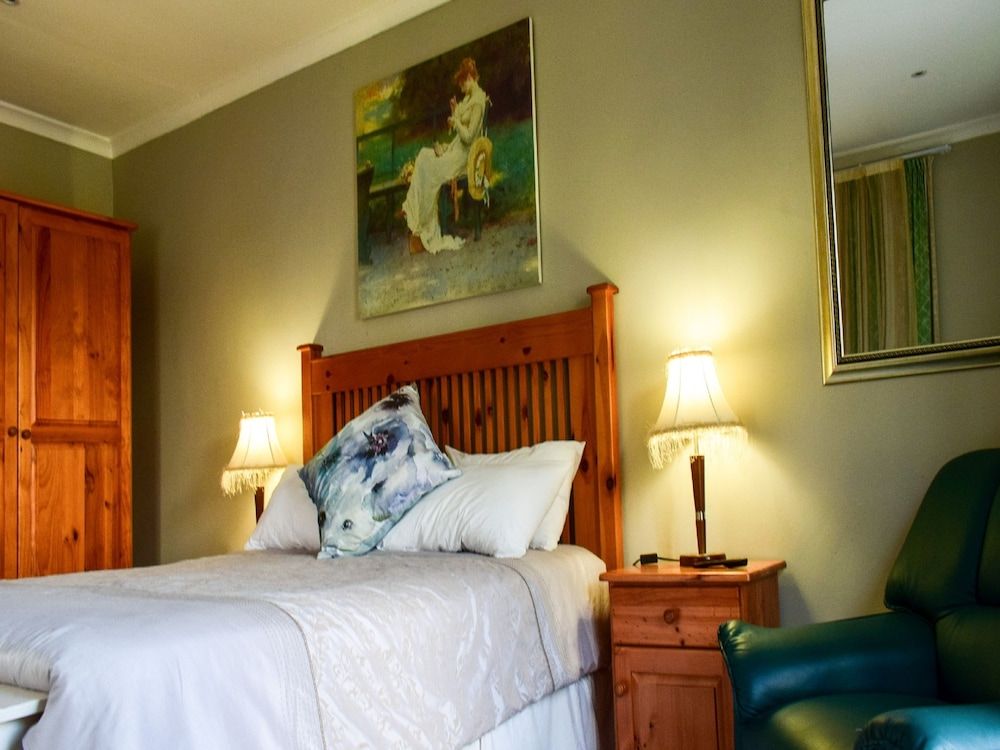 Luxury Room, 1 Queen Bed, Pool Access