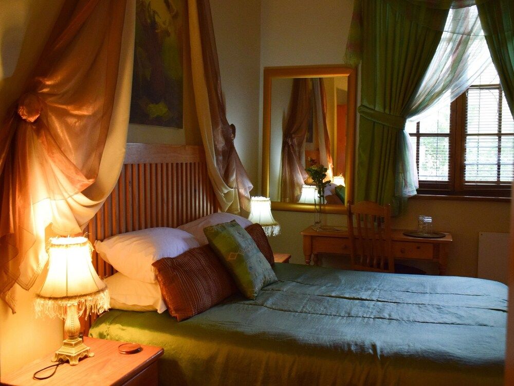 Standard Room, 1 Queen Bed